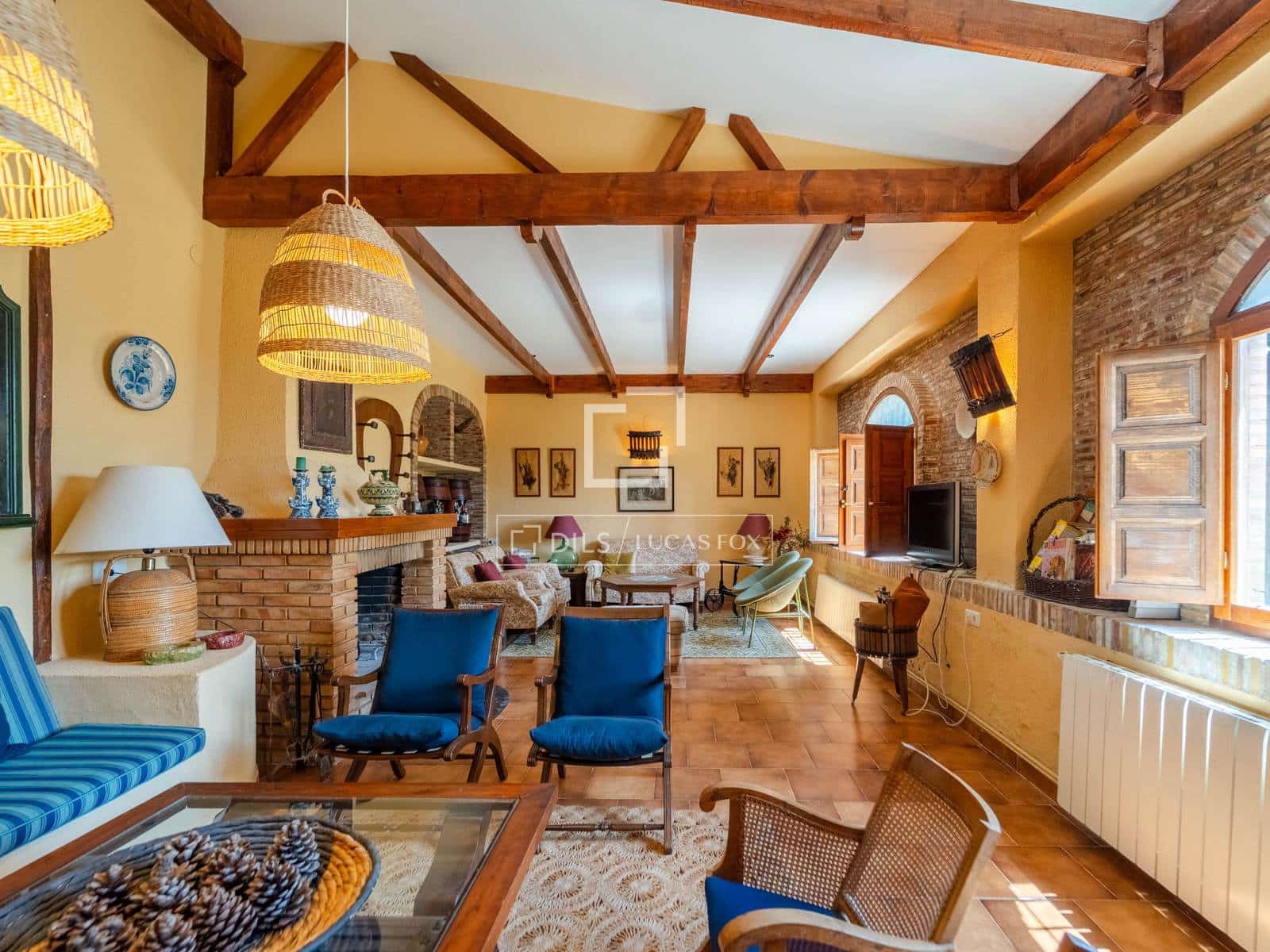 10 bedroom Finca/Country House for sale in Requena with pool garage - € 1,700,000 (Ref: 9928470)