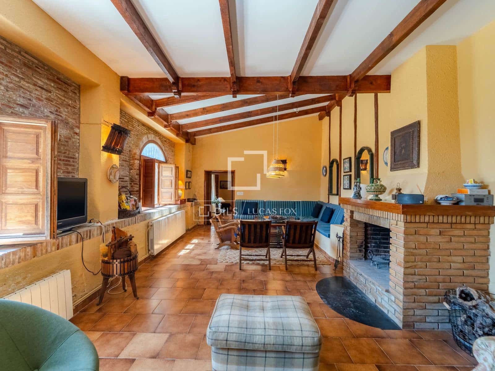 10 bedroom Finca/Country House for sale in Requena with pool garage - € 1,700,000 (Ref: 9928470)