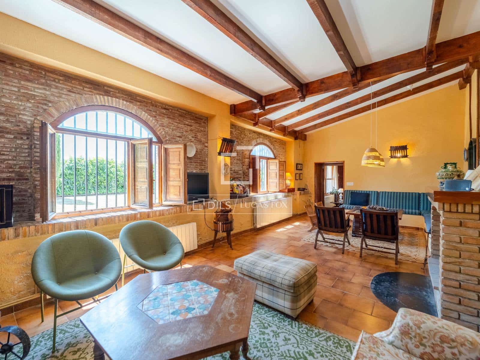 10 bedroom Finca/Country House for sale in Requena with pool garage - € 1,700,000 (Ref: 9928470)