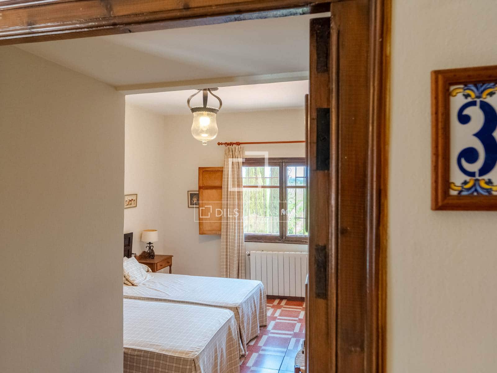 10 bedroom Finca/Country House for sale in Requena with pool garage - € 1,700,000 (Ref: 9928470)