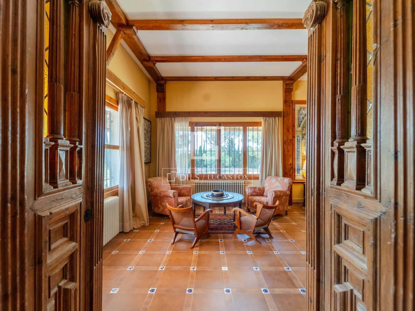 10 bedroom Finca/Country House for sale in Requena with pool garage - € 1,700,000 (Ref: 9928470)