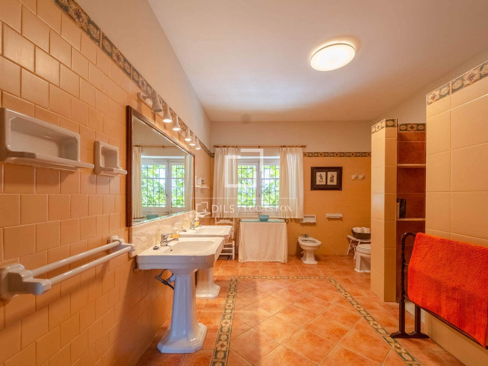10 bedroom Finca/Country House for sale in Requena with pool garage - € 1,700,000 (Ref: 9928470)