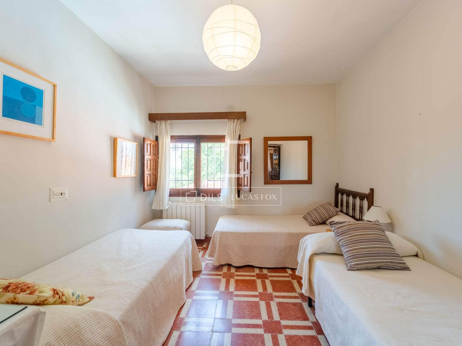 10 bedroom Finca/Country House for sale in Requena with pool garage - € 1,700,000 (Ref: 9928470)