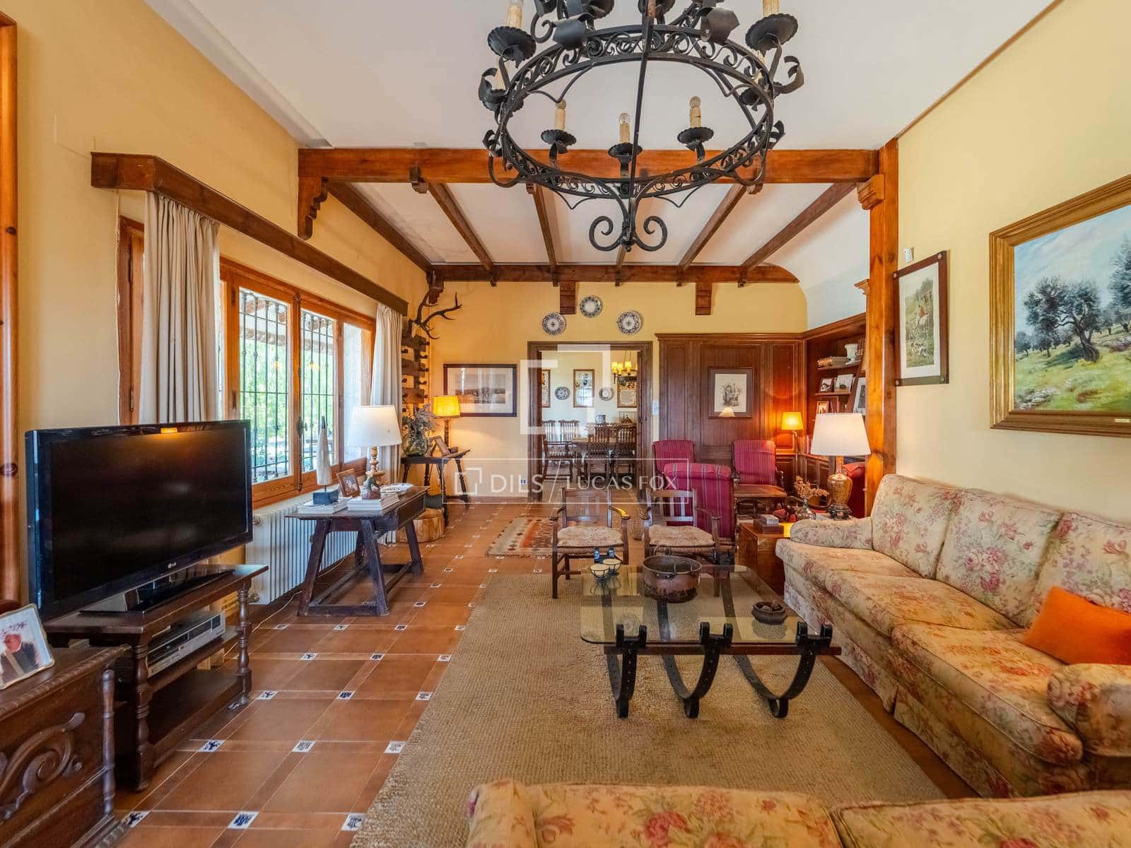 10 bedroom Finca/Country House for sale in Requena with pool garage - € 1,700,000 (Ref: 9928470)