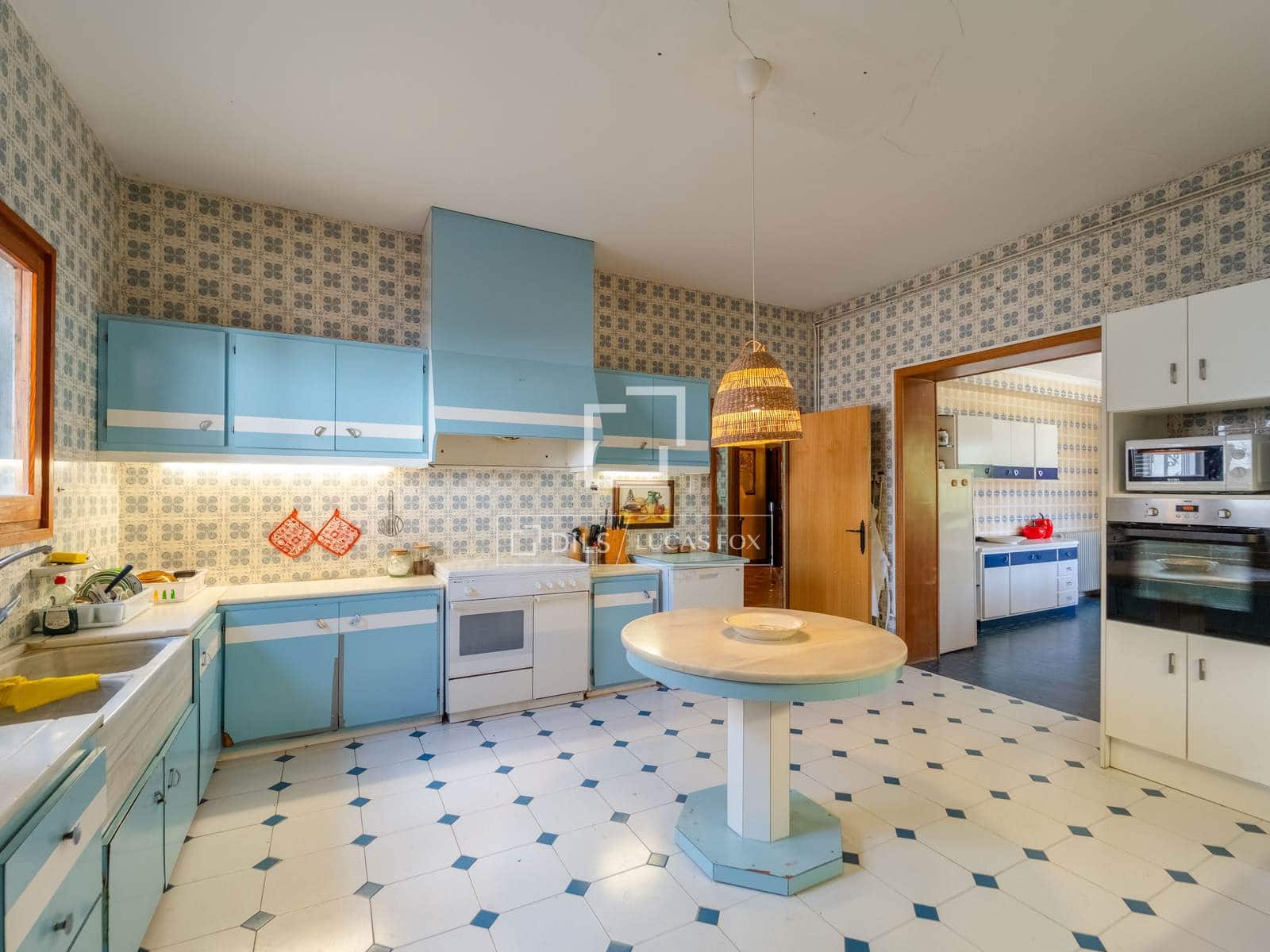 10 bedroom Finca/Country House for sale in Requena with pool garage - € 1,700,000 (Ref: 9928470)