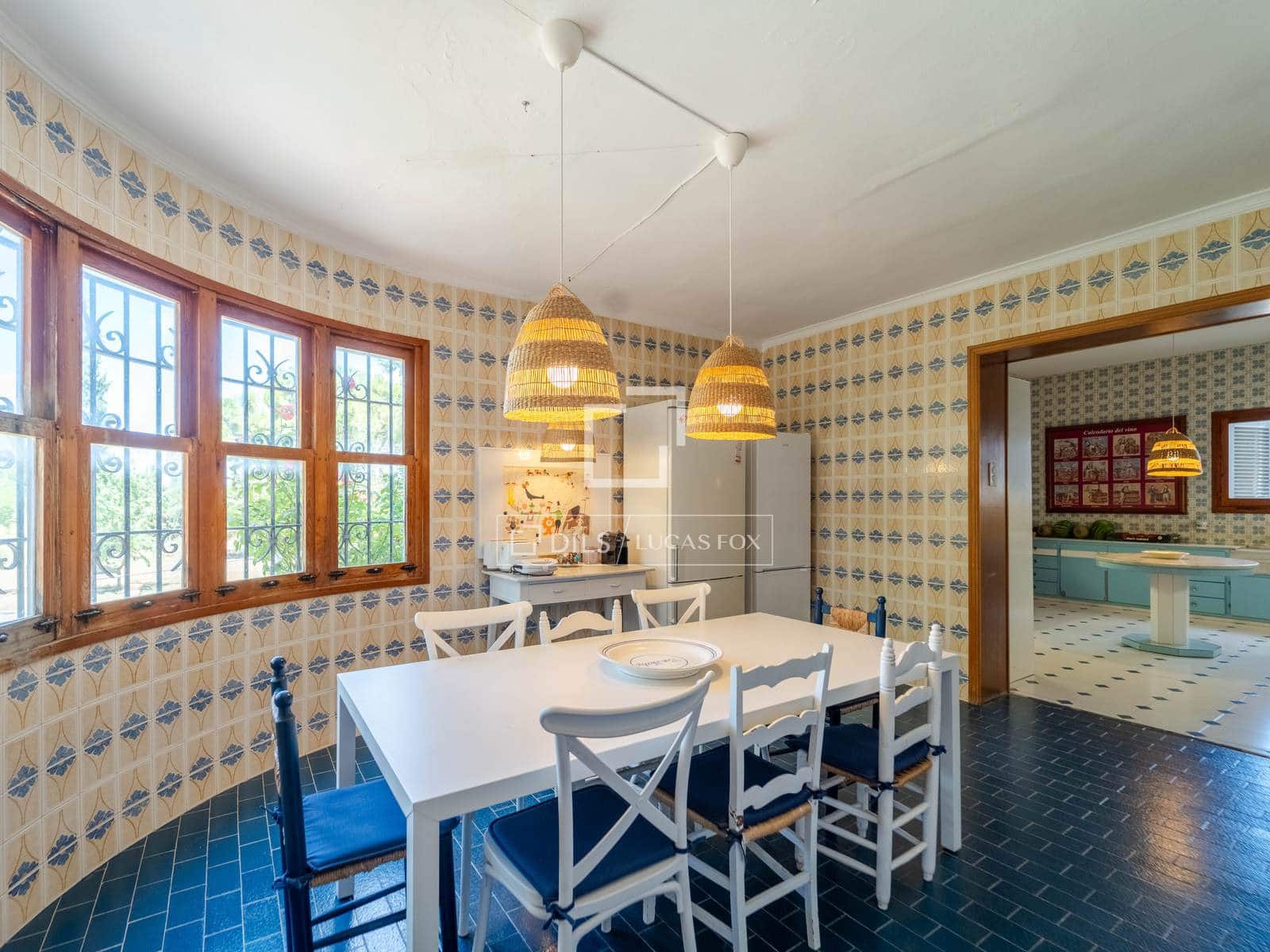 10 bedroom Finca/Country House for sale in Requena with pool garage - € 1,700,000 (Ref: 9928470)