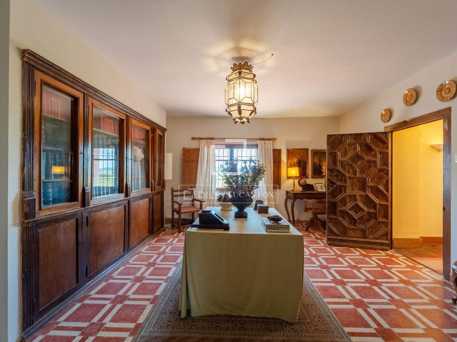 10 bedroom Finca/Country House for sale in Requena with pool garage - € 1,700,000 (Ref: 9928470)