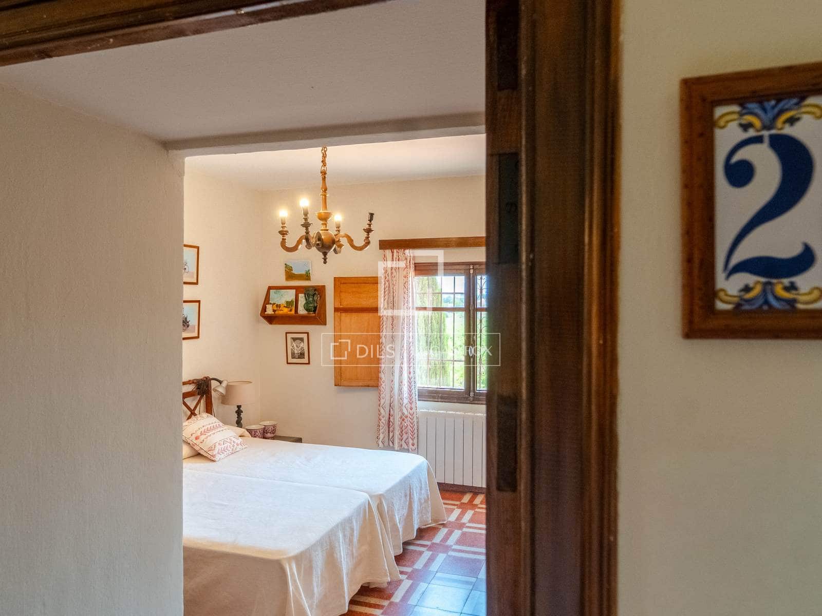 10 bedroom Finca/Country House for sale in Requena with pool garage - € 1,700,000 (Ref: 9928470)