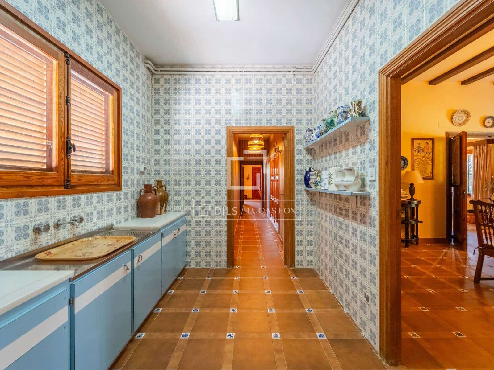 10 bedroom Finca/Country House for sale in Requena with pool garage - € 1,700,000 (Ref: 9928470)