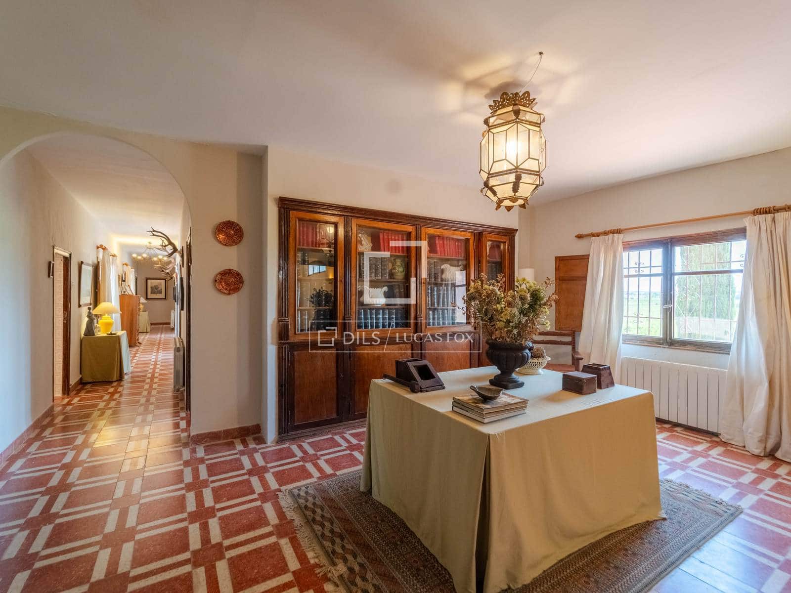 10 bedroom Finca/Country House for sale in Requena with pool garage - € 1,700,000 (Ref: 9928470)