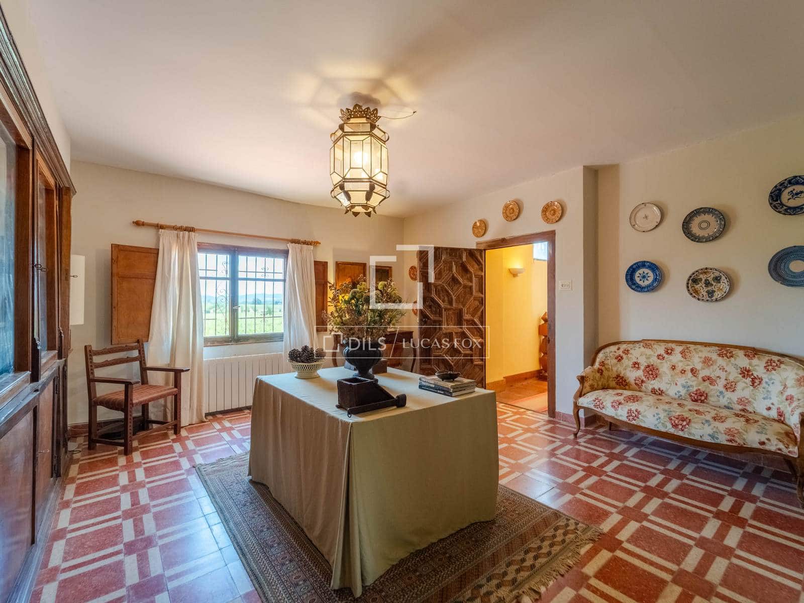 10 bedroom Finca/Country House for sale in Requena with pool garage - € 1,700,000 (Ref: 9928470)