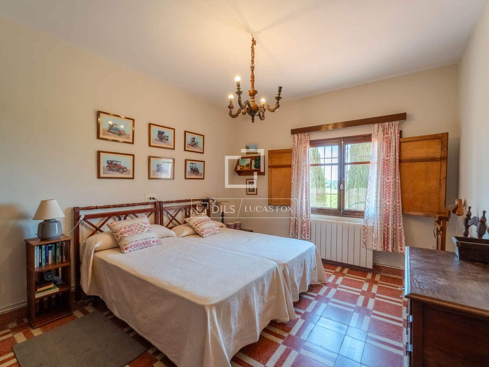 10 bedroom Finca/Country House for sale in Requena with pool garage - € 1,700,000 (Ref: 9928470)