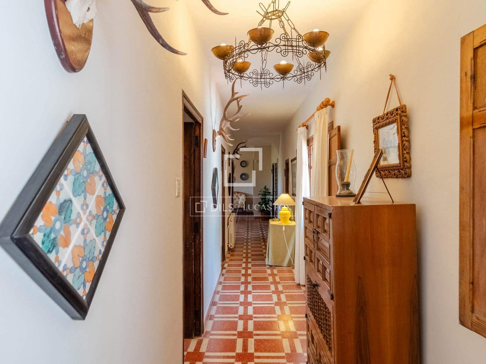 10 bedroom Finca/Country House for sale in Requena with pool garage - € 1,700,000 (Ref: 9928470)