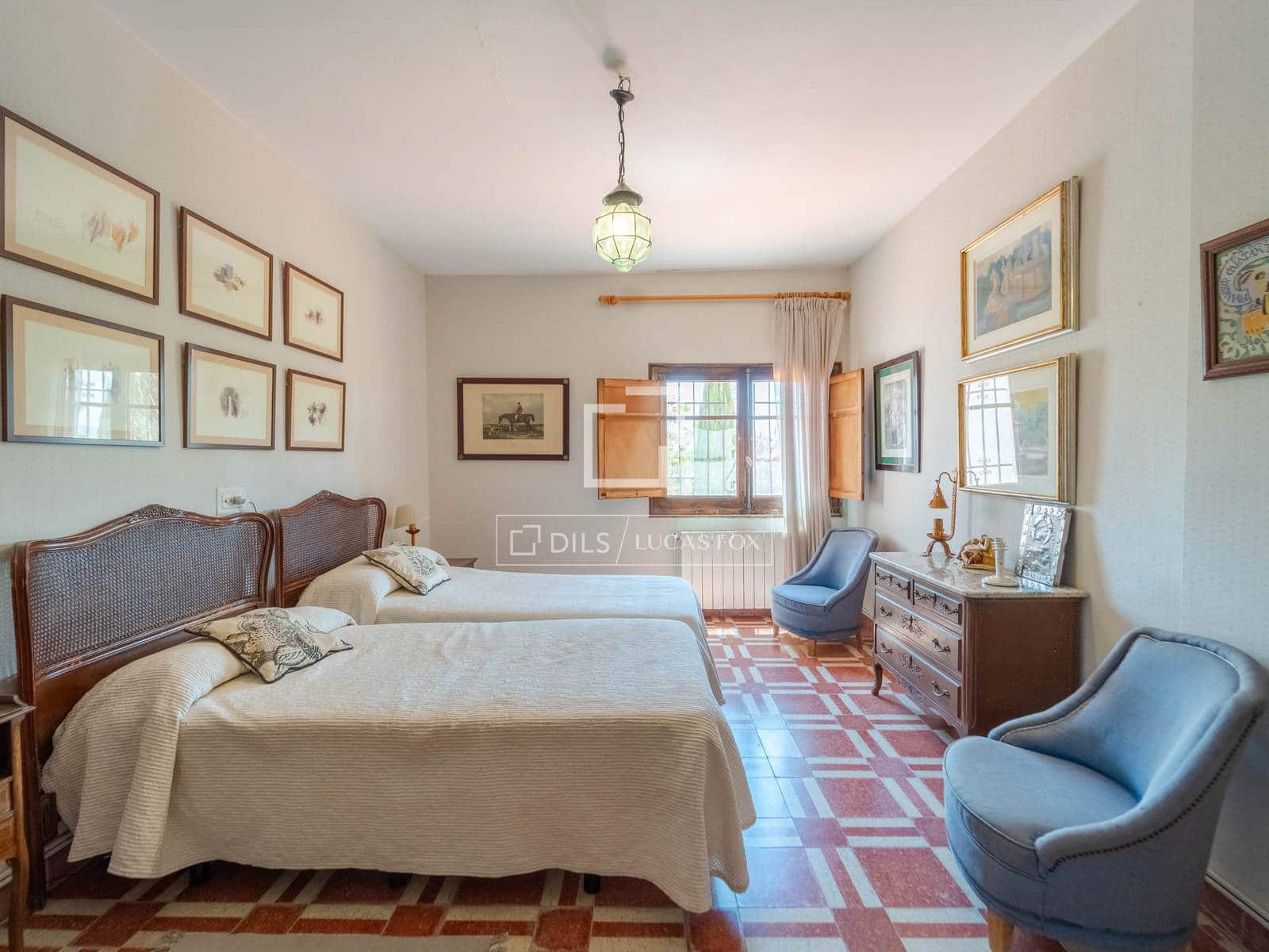 10 bedroom Finca/Country House for sale in Requena with pool garage - € 1,700,000 (Ref: 9928470)