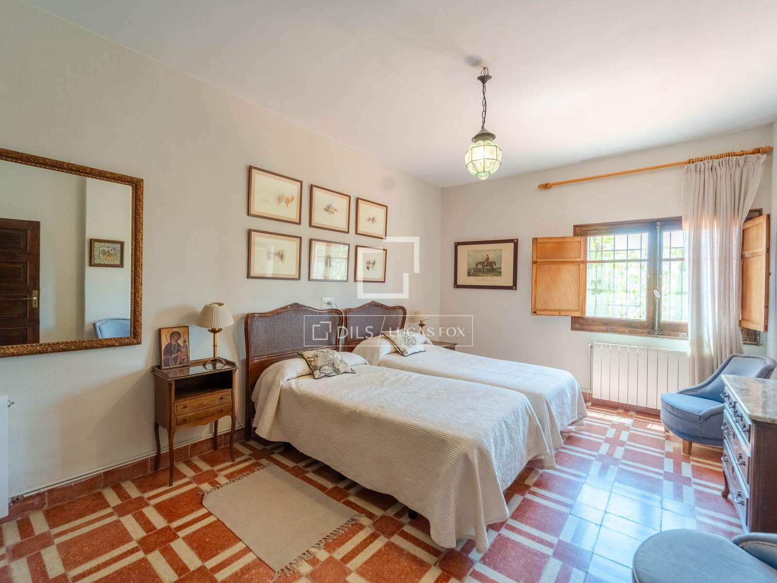 10 bedroom Finca/Country House for sale in Requena with pool garage - € 1,700,000 (Ref: 9928470)