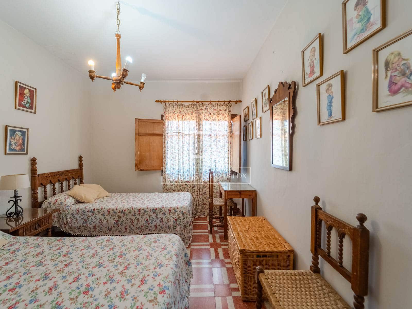 10 bedroom Finca/Country House for sale in Requena with pool garage - € 1,700,000 (Ref: 9928470)