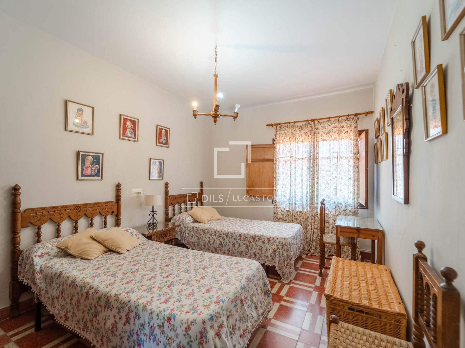 10 bedroom Finca/Country House for sale in Requena with pool garage - € 1,700,000 (Ref: 9928470)