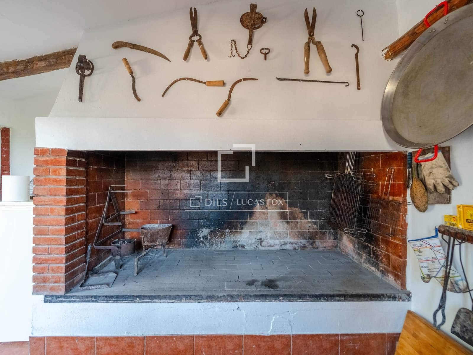 10 bedroom Finca/Country House for sale in Requena with pool garage - € 1,700,000 (Ref: 9928470)
