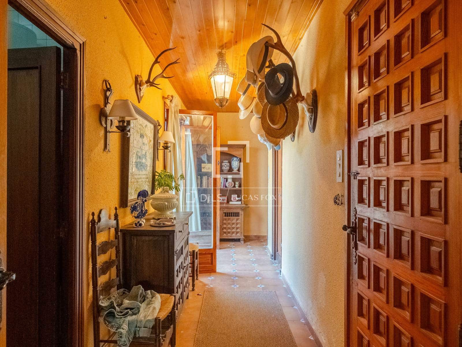 10 bedroom Finca/Country House for sale in Requena with pool garage - € 1,700,000 (Ref: 9928470)