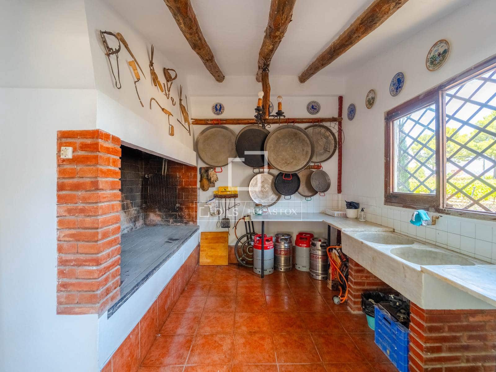 10 bedroom Finca/Country House for sale in Requena with pool garage - € 1,700,000 (Ref: 9928470)