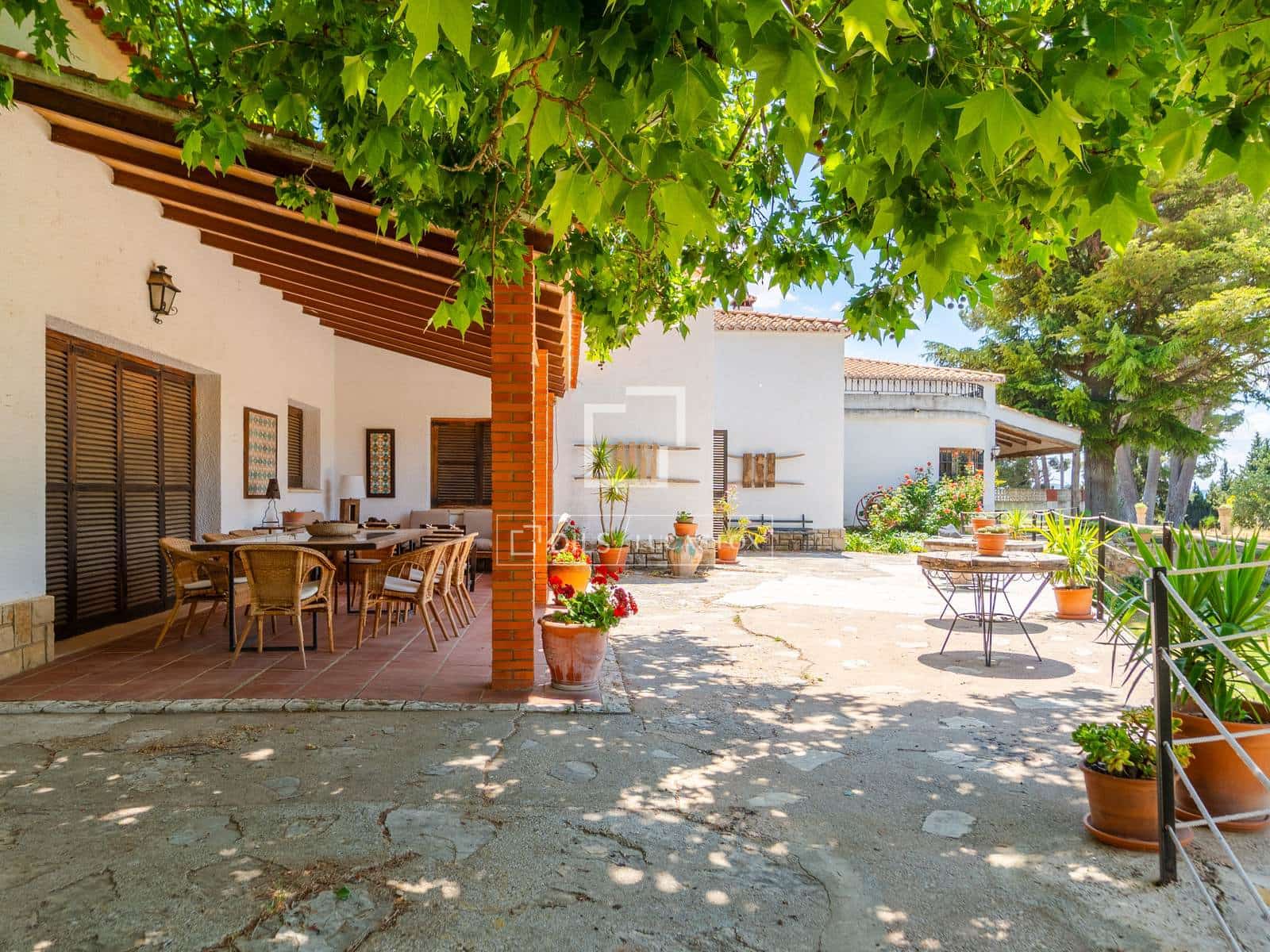 10 bedroom Finca/Country House for sale in Requena with pool garage - € 1,700,000 (Ref: 9928470)