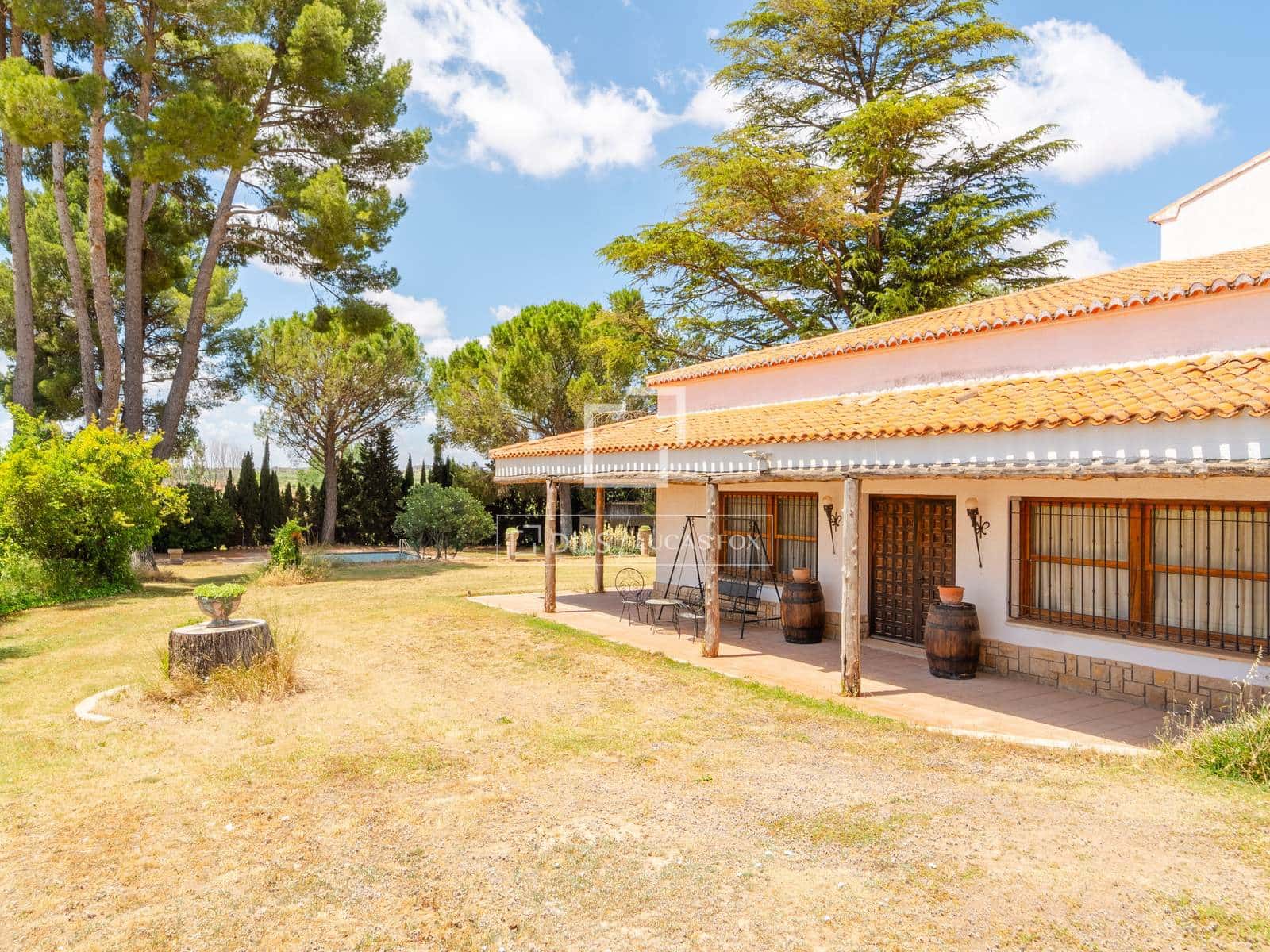 10 bedroom Finca/Country House for sale in Requena with pool garage - € 1,700,000 (Ref: 9928470)