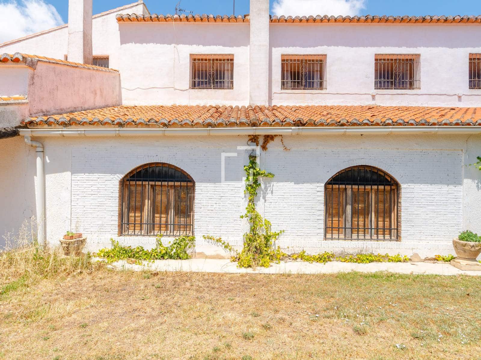 10 bedroom Finca/Country House for sale in Requena with pool garage - € 1,700,000 (Ref: 9928470)