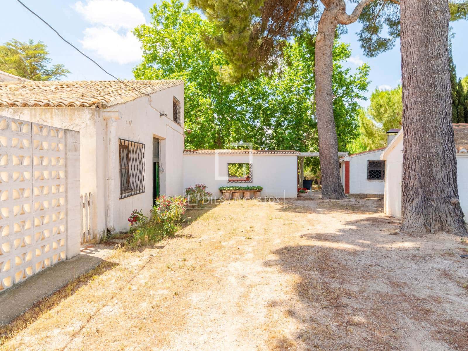 10 bedroom Finca/Country House for sale in Requena with pool garage - € 1,700,000 (Ref: 9928470)