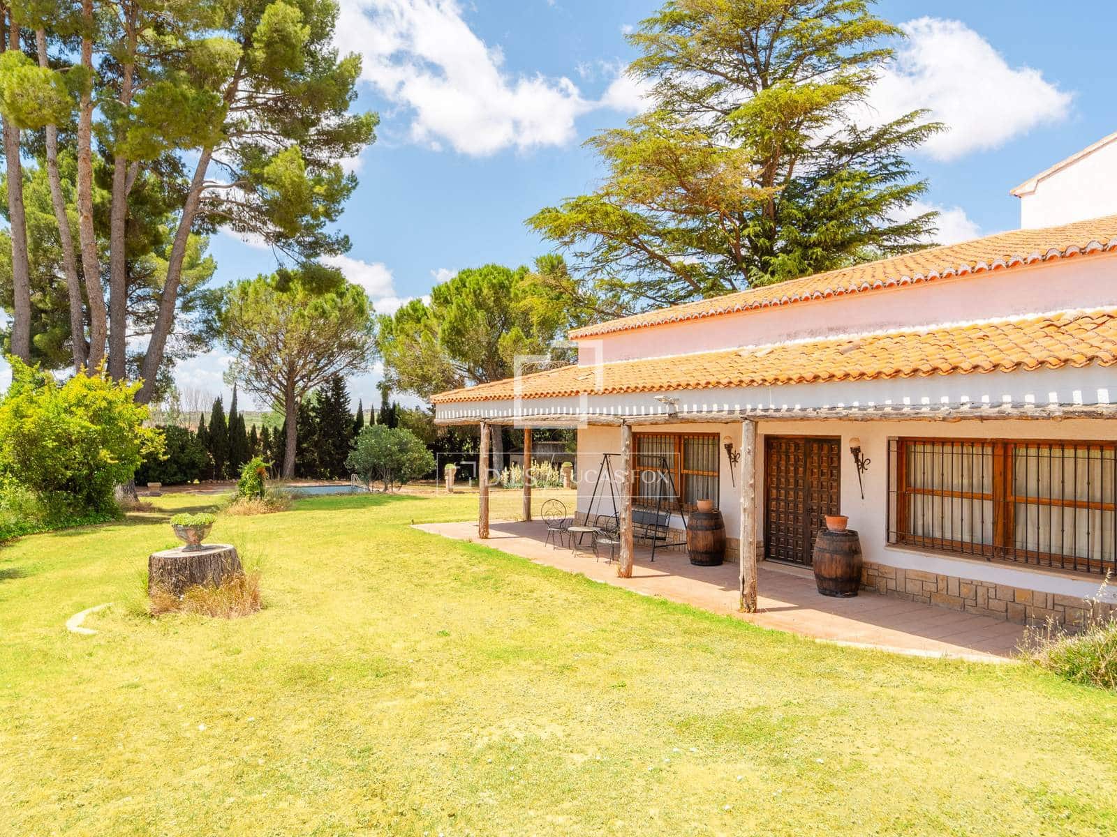 10 bedroom Finca/Country House for sale in Requena with pool garage - € 1,700,000 (Ref: 9928470)