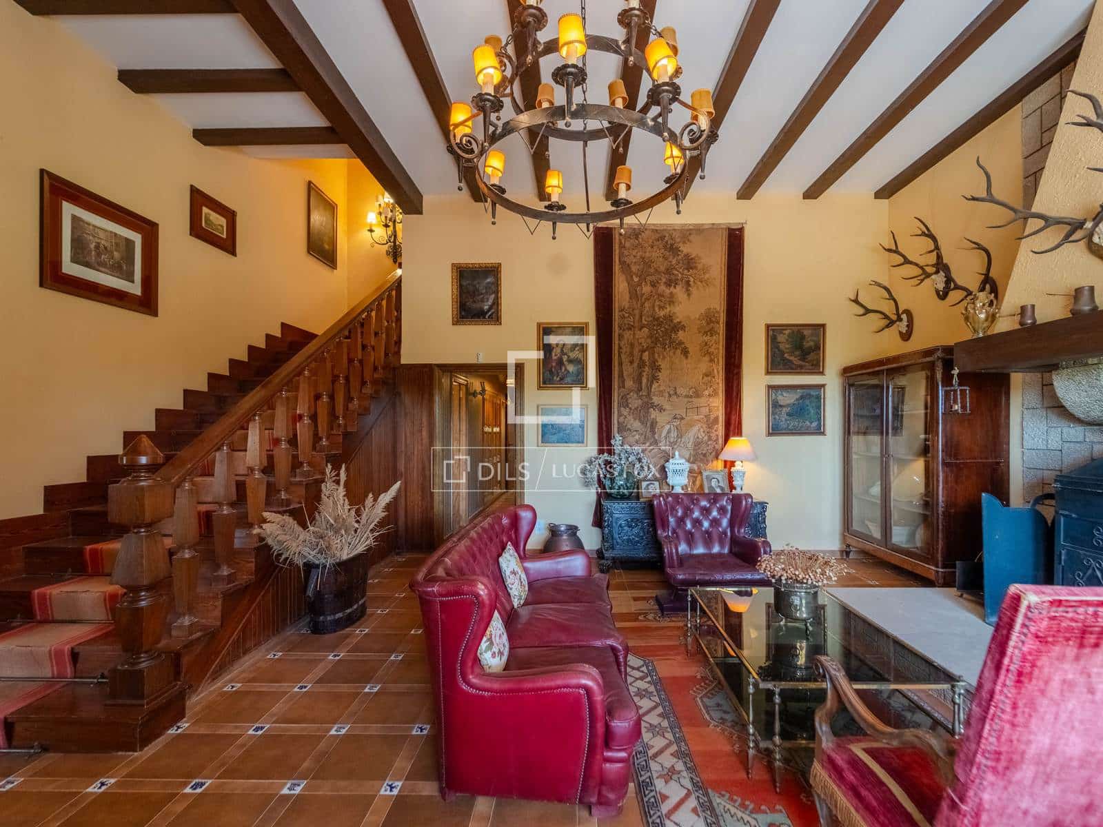 10 bedroom Finca/Country House for sale in Requena with pool garage - € 1,700,000 (Ref: 9928470)