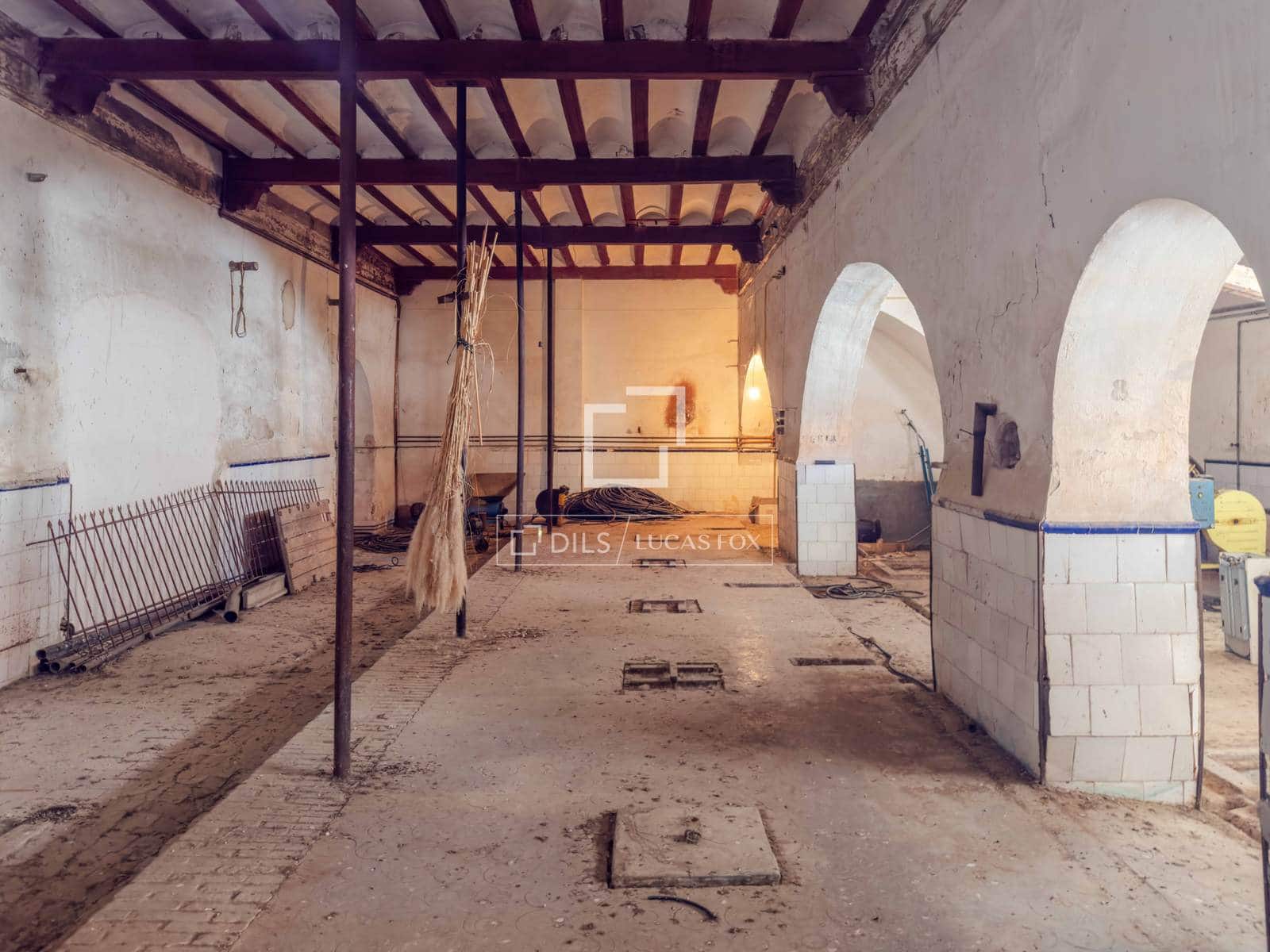10 bedroom Finca/Country House for sale in Requena with pool garage - € 1,700,000 (Ref: 9928470)
