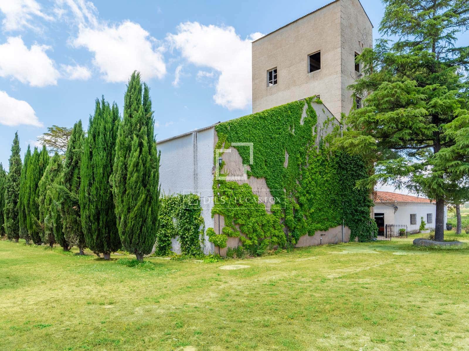 10 bedroom Finca/Country House for sale in Requena with pool garage - € 1,700,000 (Ref: 9928470)
