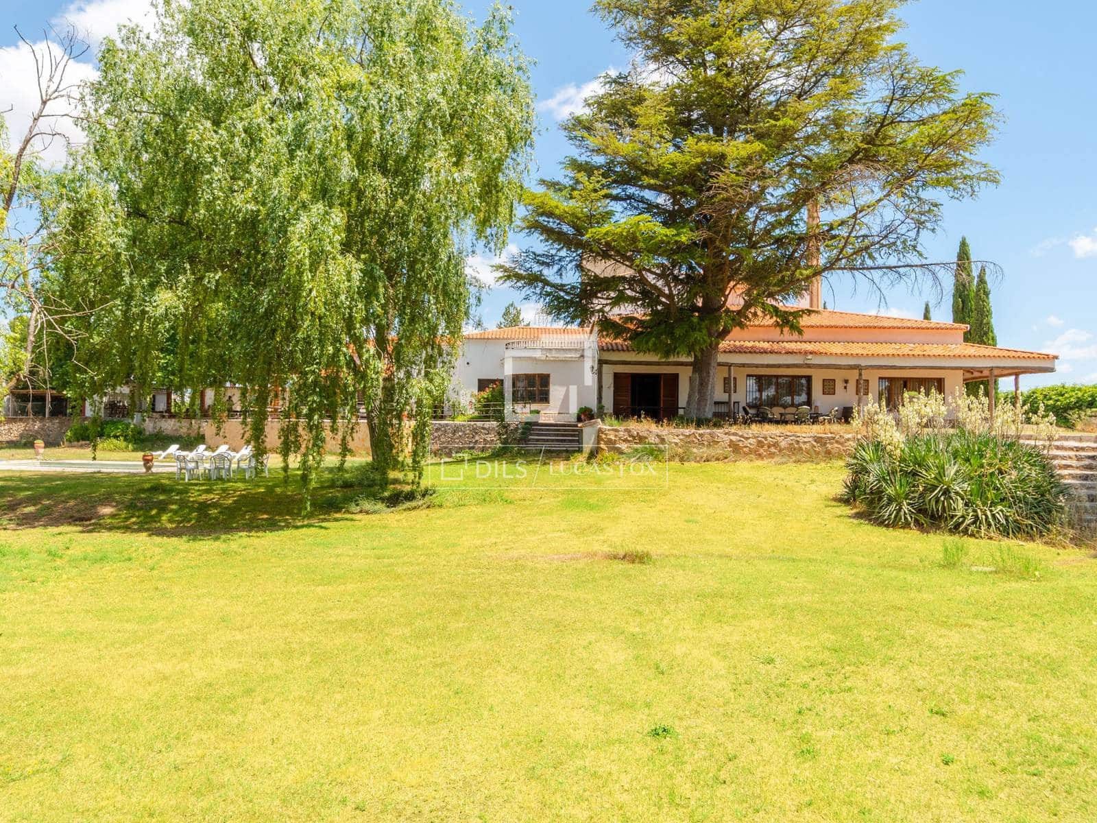 10 bedroom Finca/Country House for sale in Requena with pool garage - € 1,700,000 (Ref: 9928470)
