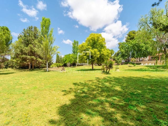 10 soveværelse Finca/Landehus til salg i Requena med swimmingpool garage - € 1.700.000 (Ref: 9928470)