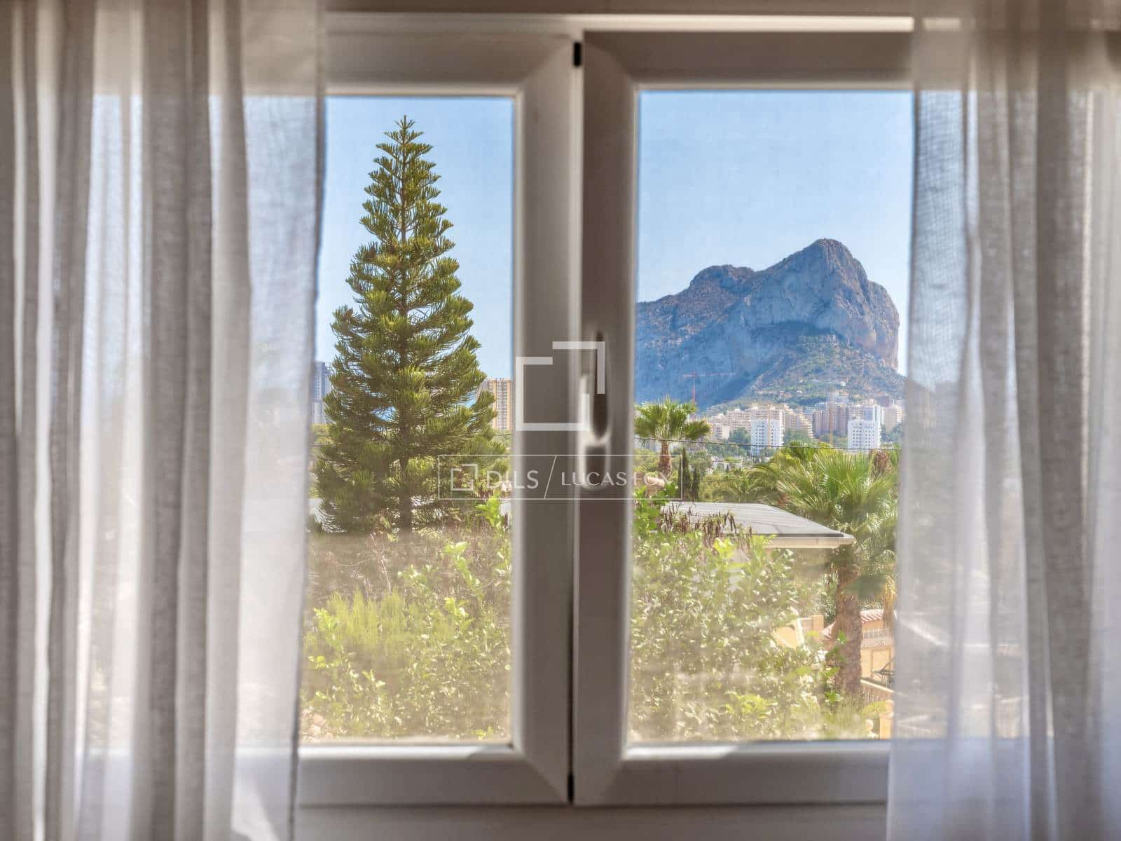 4 quarto Moradia para venda em Calpe / Calp com piscina garagem - 520 000 € (Ref: 9928532)