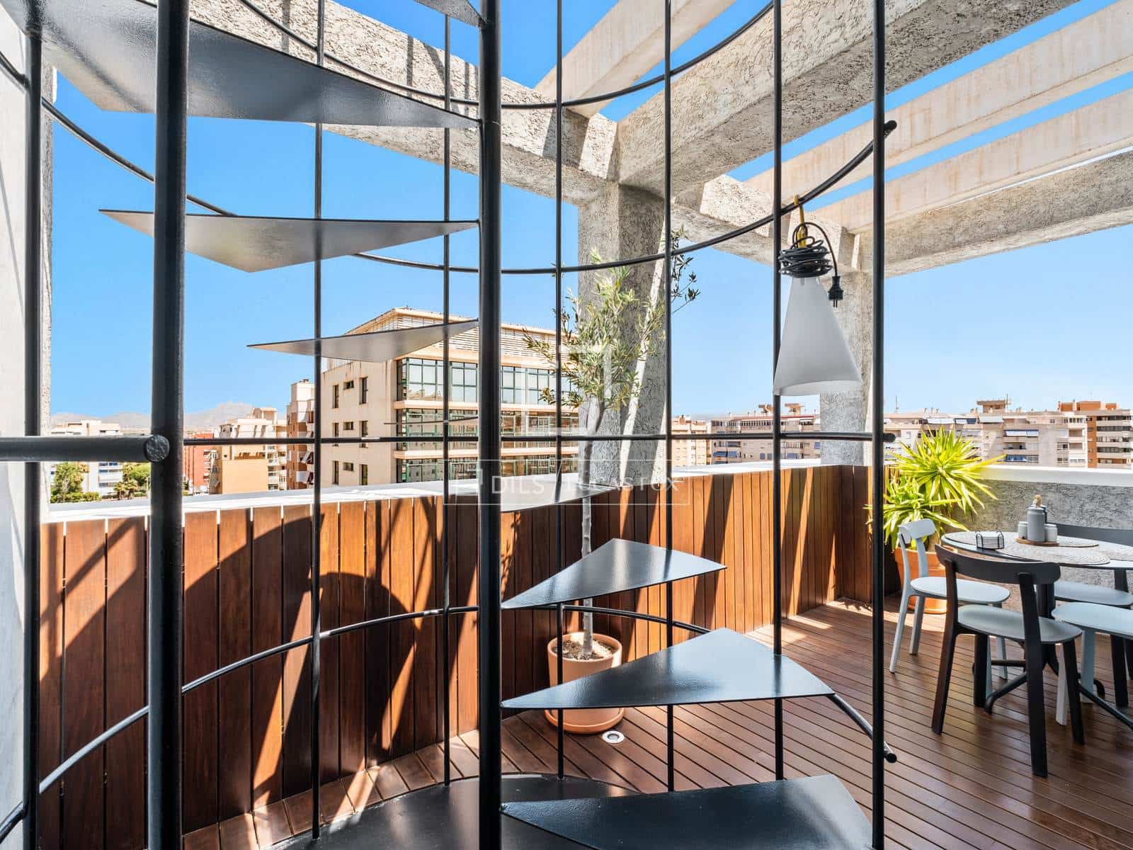 2 bedroom Penthouse for sale in Alicante / Alacant city with pool garage - € 750,000 (Ref: 9932144)