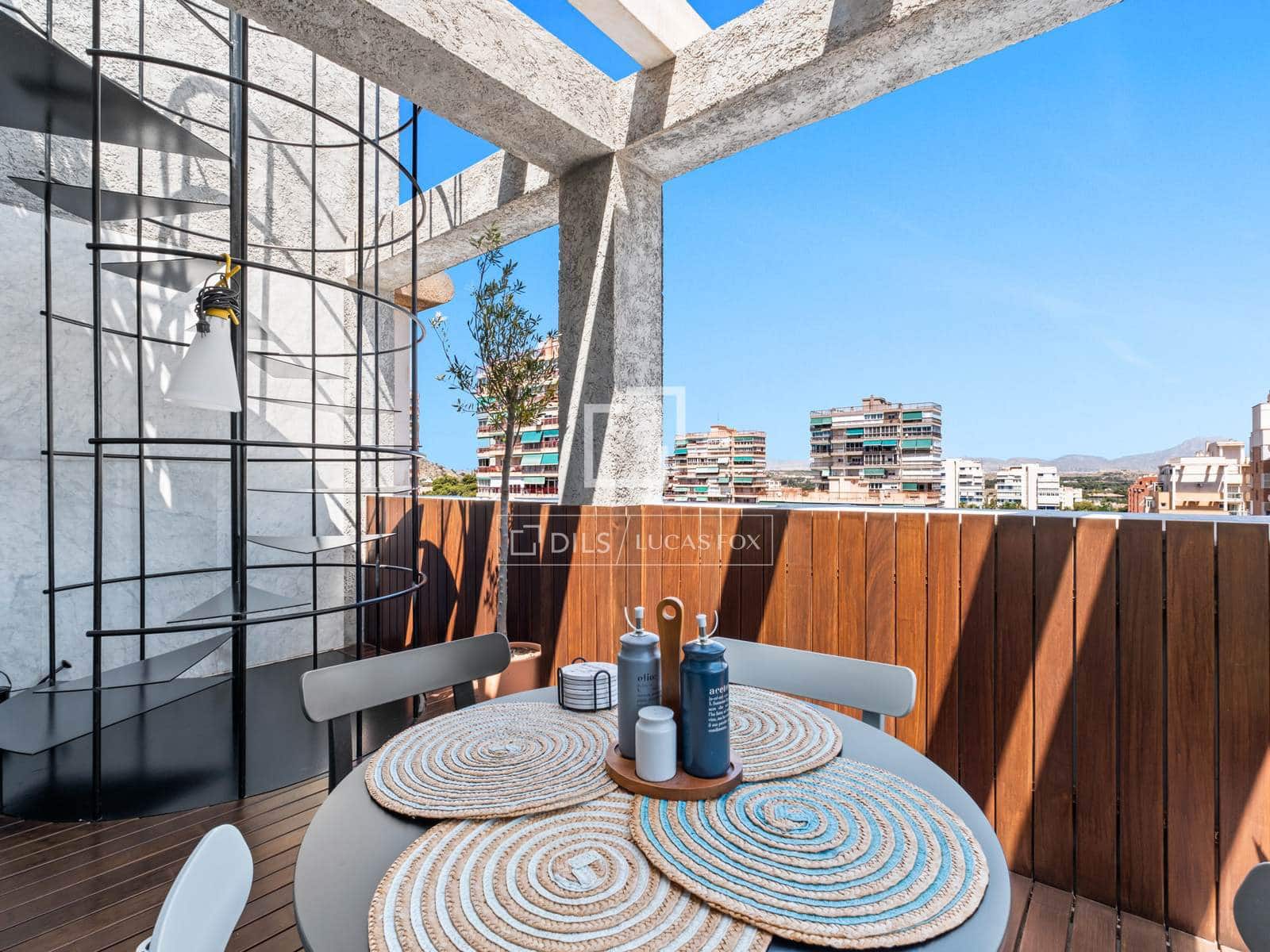 2 bedroom Penthouse for sale in Alicante / Alacant city with pool garage - € 750,000 (Ref: 9932144)