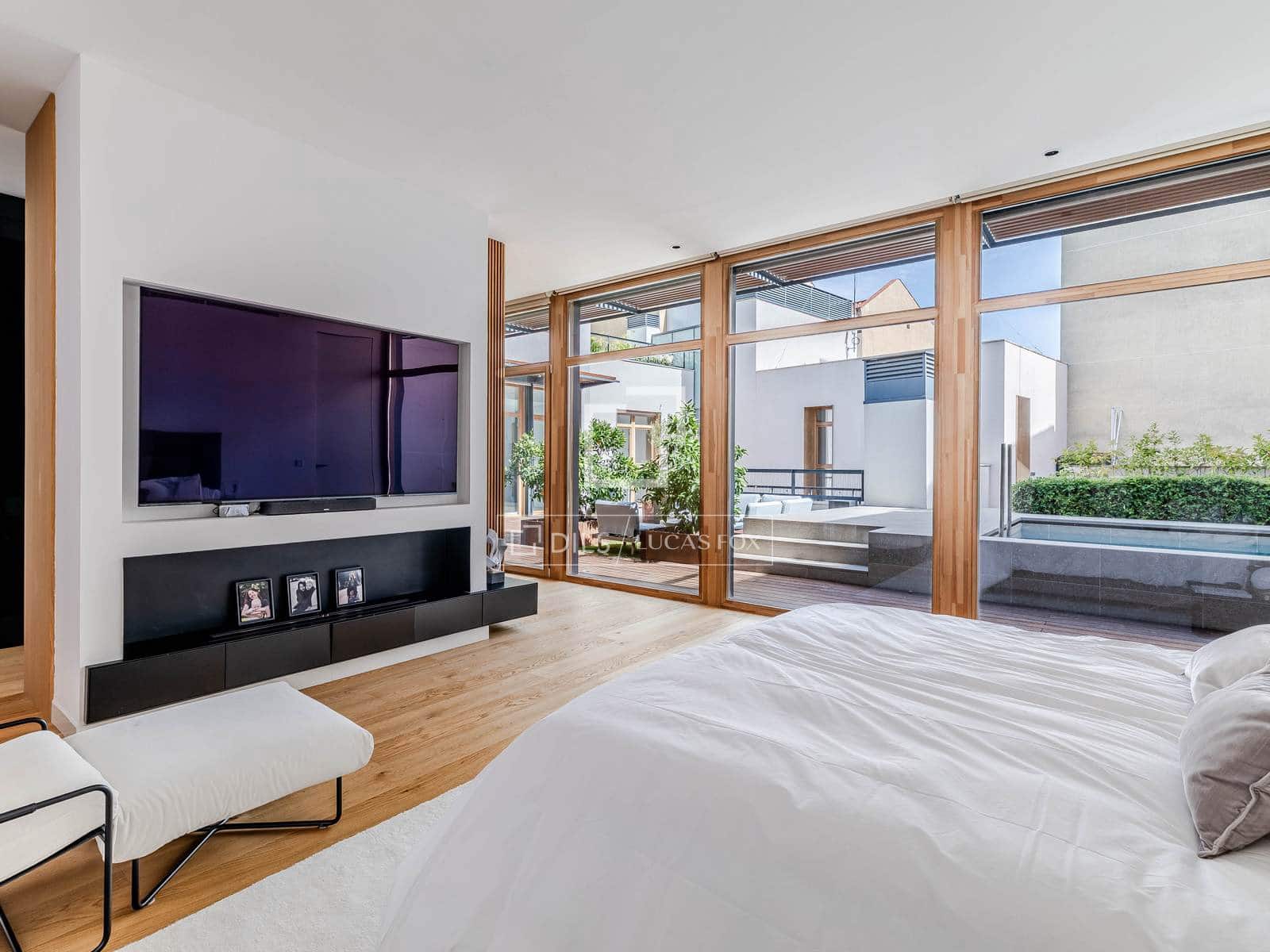 4 bedroom Penthouse for sale in Madrid city with pool garage - € 5,000,000 (Ref: 9932281)