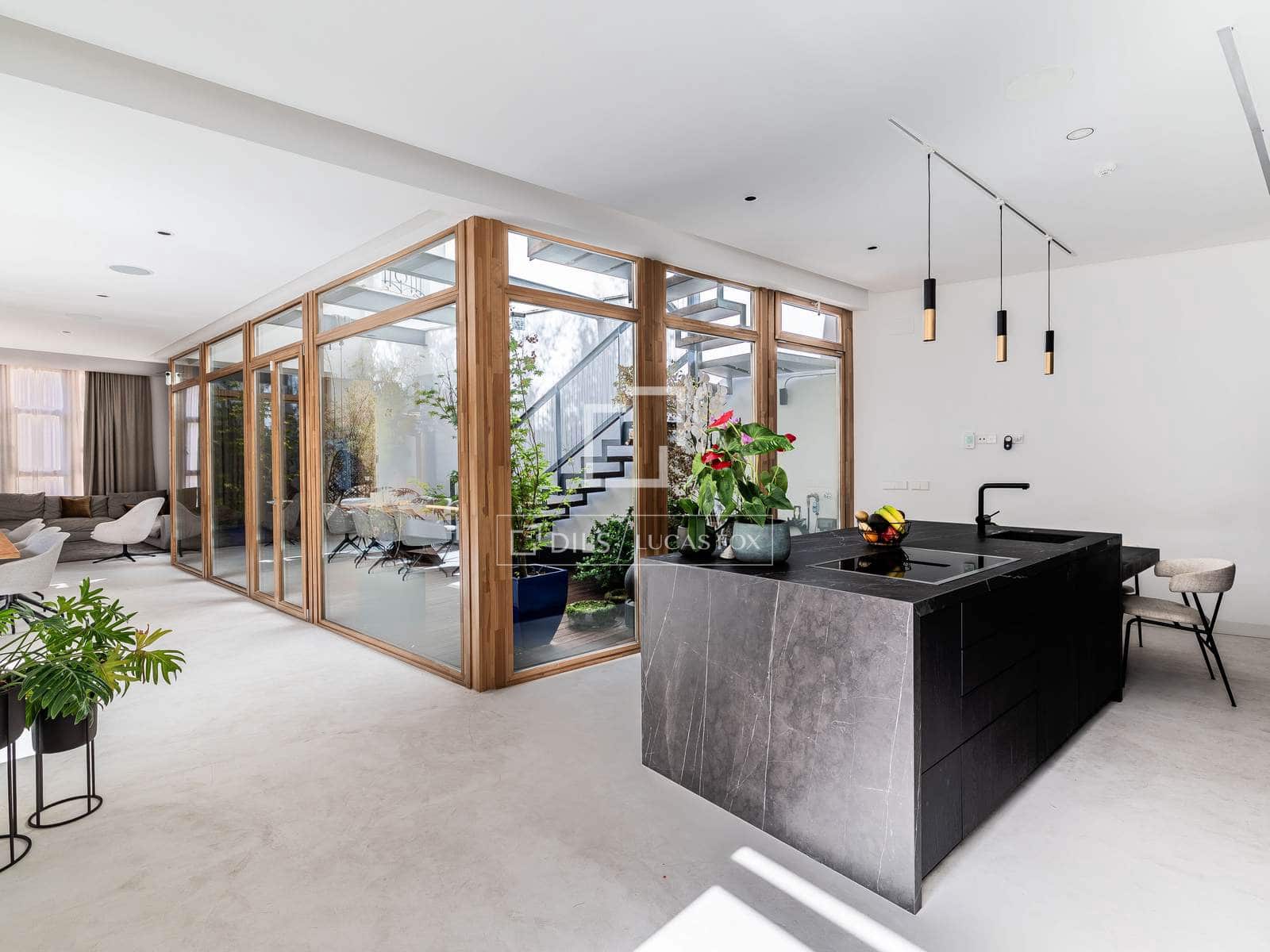4 bedroom Penthouse for sale in Madrid city with pool garage - € 5,000,000 (Ref: 9932281)