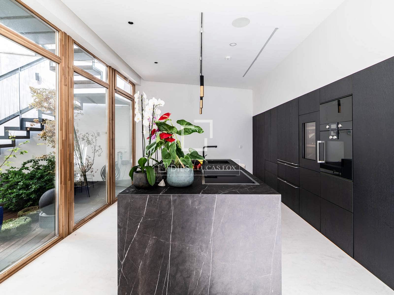 4 bedroom Penthouse for sale in Madrid city with pool garage - € 5,000,000 (Ref: 9932281)
