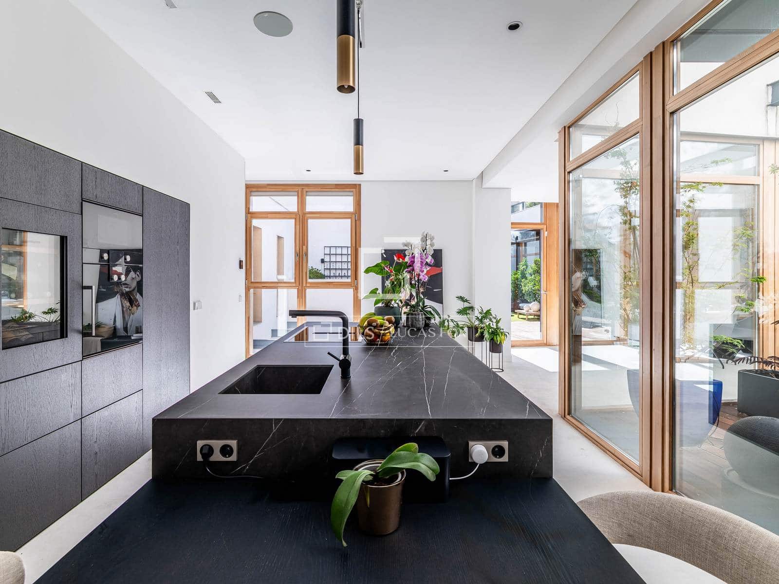 4 bedroom Penthouse for sale in Madrid city with pool garage - € 5,000,000 (Ref: 9932281)