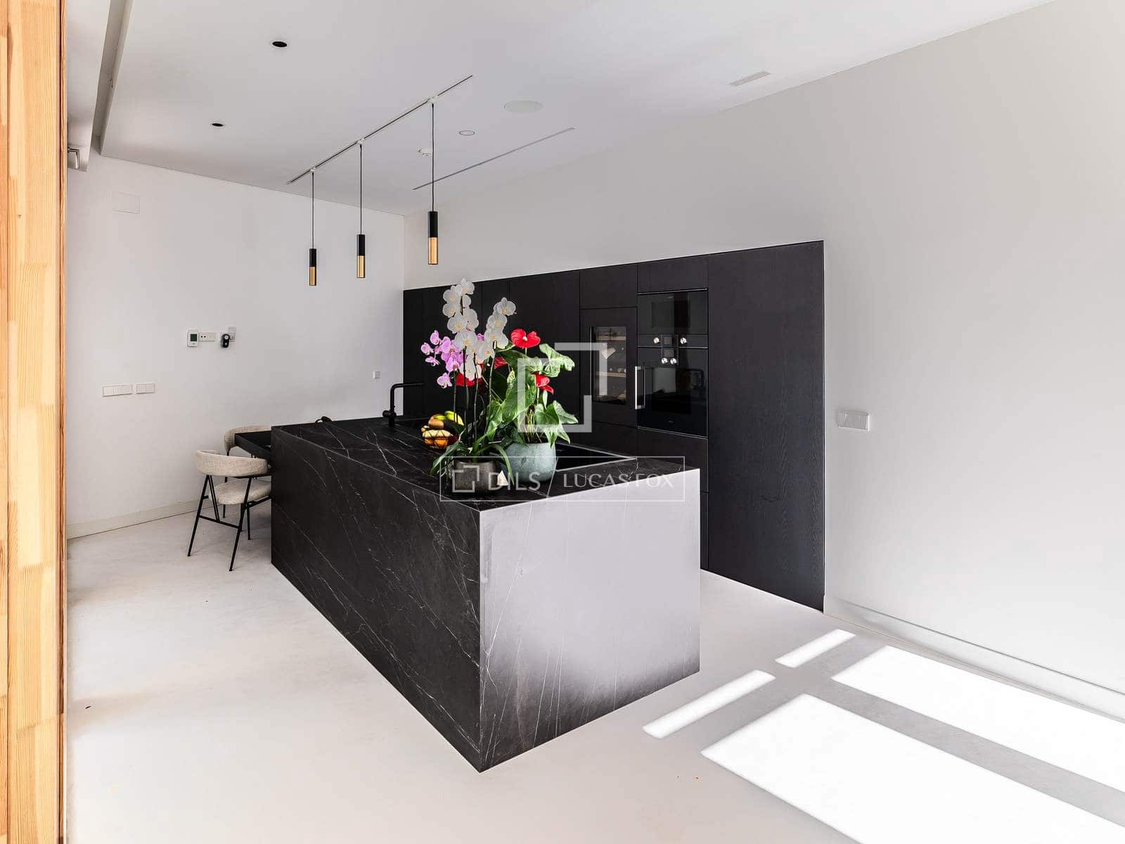 4 bedroom Penthouse for sale in Madrid city with pool garage - € 5,000,000 (Ref: 9932281)