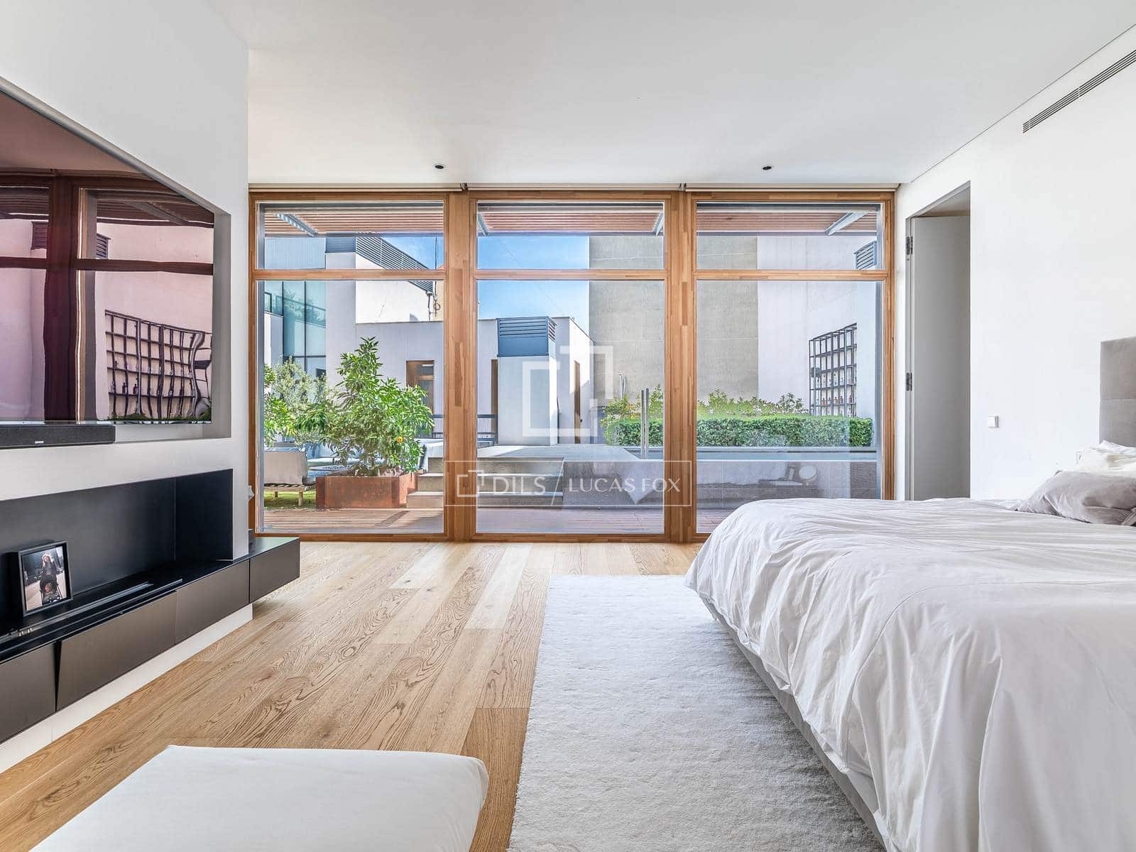 4 bedroom Penthouse for sale in Madrid city with pool garage - € 5,000,000 (Ref: 9932281)