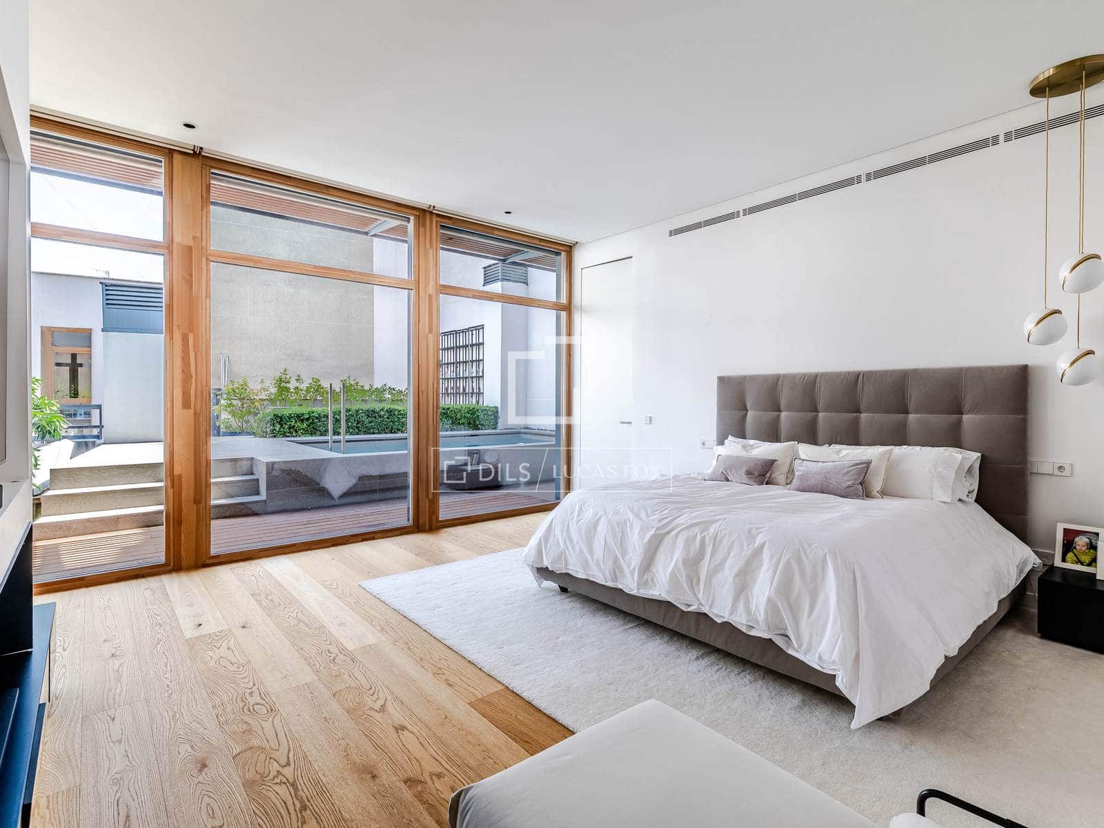 4 bedroom Penthouse for sale in Madrid city with pool garage - € 5,000,000 (Ref: 9932281)