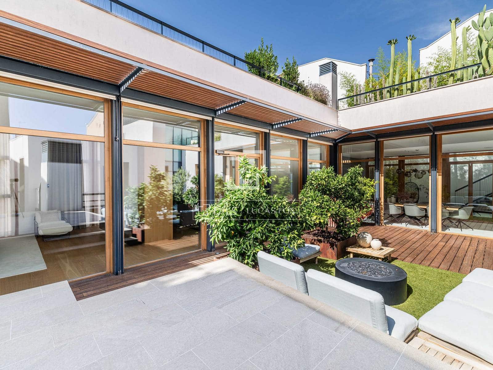 4 bedroom Penthouse for sale in Madrid city with pool garage - € 5,000,000 (Ref: 9932281)
