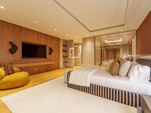 4 bedroom Apartment for sale in Marbella with pool garage - € 11,400,000 (Ref: 9932386)