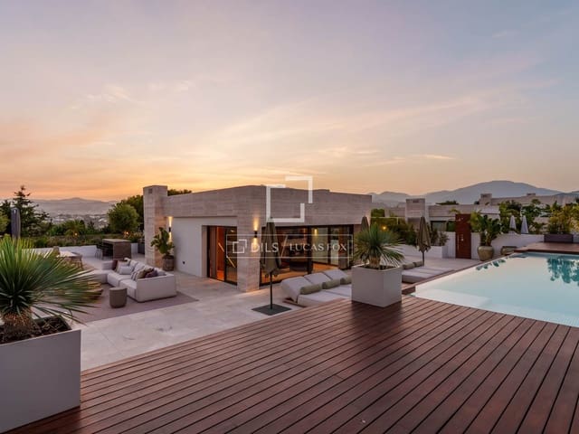 4 bedroom Apartment for sale in Marbella with pool garage - € 11,400,000 (Ref: 9932386)