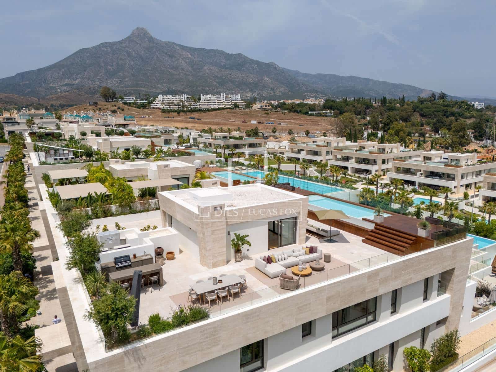 4 soverom Leilighet til salgs i Marbella med svømmebasseng garasje - € 11 400 000 (Ref: 9932386)