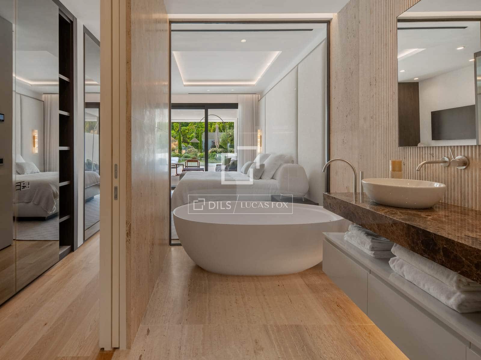 4 bedroom Penthouse for sale in Marbella with pool garage - € 4,850,000 (Ref: 9932387)