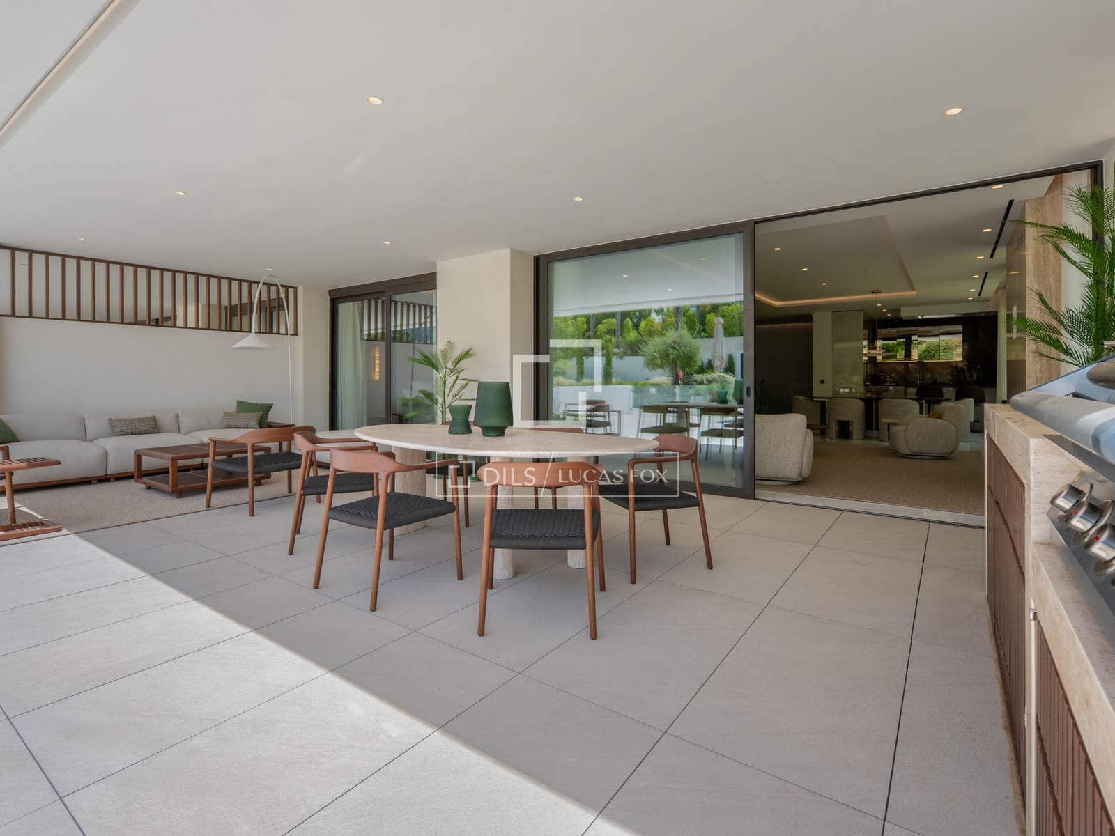 4 bedroom Penthouse for sale in Marbella with pool garage - € 4,850,000 (Ref: 9932387)